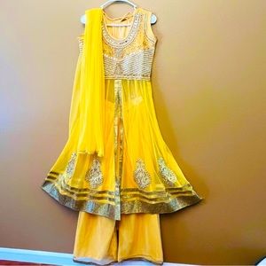 Yellow Net Formal Sleeveless Kurta set with split front design and flared Salwar